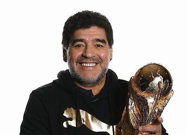 Fotbalul argentinian îl comemorează pe Diego Maradona
